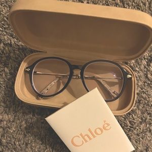 Chloe eyeglasses 👓.